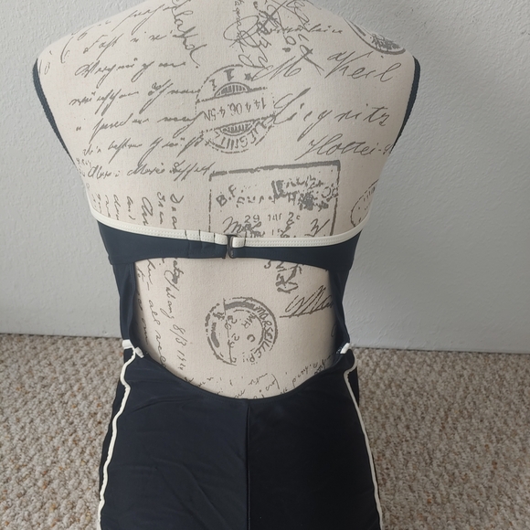 Black And white One Piece Swimsuit - Picture 6 of 7